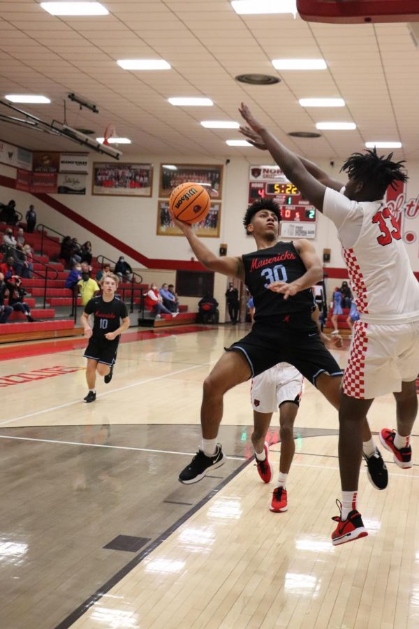 Yazed Taforo plays during rival basketball game.