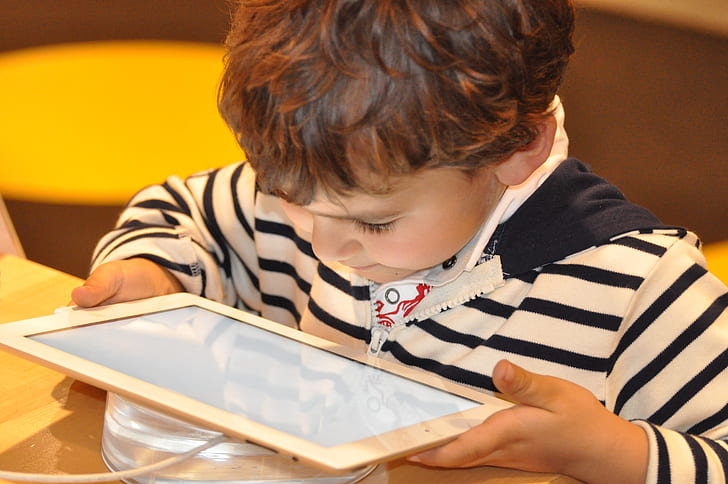 Editorial: The Epidemic of "iPad Kids"